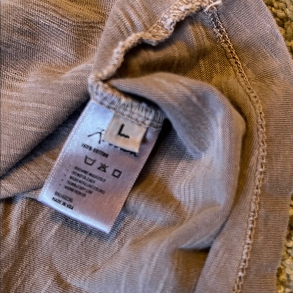 Great Condition! Rowan V Neck Tshirt Tyler Deep V Large - Picture 5 of 8